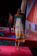 Model walk the ramp for Tarun Tahiliani Show on wills day 1 on 8th Oct 2014 (217)_543618d915ed9.JPG