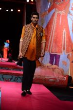 Model walk the ramp for Tarun Tahiliani Show on wills day 1 on 8th Oct 2014 (65)_543616aa05b09.JPG