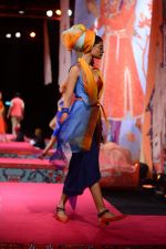 Model walk the ramp for Tarun Tahiliani Show on wills day 1 on 8th Oct 2014 (7)_543615e148482.JPG