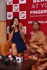 Sushmita Sen at Beauty at your fingertips book launch by Nirmala Shetty in Mumbai on 8th Oct 2014 (36)_543627e9ee3f7.jpg