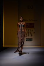 Model walk the ramp for Malini Ramani Show on wills day 2 on 9th Oct 2014 (3)_54376fe648113.JPG