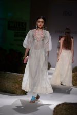 Model walk the ramp for Payal Pratap Show on wills day 2 on 9th Oct 2014 (153)_54377026a3664.JPG