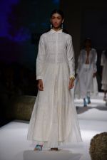Model walk the ramp for Payal Pratap Show on wills day 2 on 9th Oct 2014 (182)_5437706a343a9.JPG