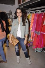 at Laila Singh showcases her new collection at Twinkle Khanna_s Store The White Window in Mumbai on 9th Oct 2014 (24)_54377b99724fe.JPG
