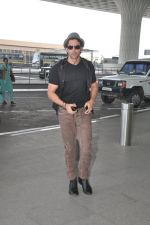 Hrithik Roshan snapped at international Airport in Mumbai on 10th Oct 2014 (3)_54391ee25a722.JPG