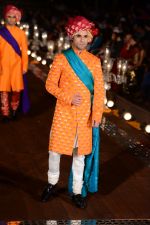 Model walks for Rohit Bal at grand finale of Wills at Qutub Minar, Delhi on 12th Oct 2014 (617)_543b6f4322a40.JPG