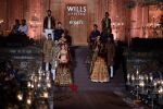 Model walks for Rohit Bal at grand finale of Wills at Qutub Minar, Delhi on 12th Oct 2014 (776)_543b6fe0ec1dd.JPG