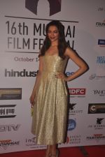 Deepika Padukone at 16th Mumbai Film Festival in Mumbai on 14th Oct 2014 (528)_543e21cf651c5.JPG