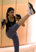 Kriti Sanon practicing an action sequence for her role in the film Singh Is Bling (3)_543ff0fd60957.jpg