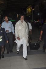 Amitabh bachchan snapped at domestic airport in Mumbai on 16th Oct 2014 (51)_5441066f5a3ec.JPG