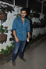 Arjun Kapoor snapped at Hollywood screening in Sunny Super Sound on 17th Oct 2014 (93)_5443a054bac62.JPG