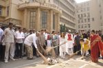 Nita Ambani at Cleanliness drive in byculla on 18th Oct 2014 (25)_5443c1897f3e2.JPG
