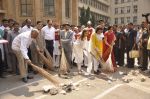 Nita Ambani at Cleanliness drive in byculla on 18th Oct 2014 (26)_5443c18aaeec4.JPG