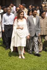 Nita Ambani at Cleanliness drive in byculla on 18th Oct 2014 (34)_5443c196432ce.JPG