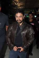 Aamir khan snapped at Domestic Airport in Mumbai on 19th Oct 2014 (3)_5444b8f6e4e64.JPG