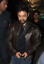 Aamir khan snapped at Domestic Airport in Mumbai on 19th Oct 2014 (4)_5444b8b42d56a.JPG