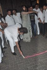 Anil Kapoor, Sonam Kapoor snapped celebrating Diwali in Mumbai on 23rd Oct 2014 (14)_544a31d8a54a5.JPG