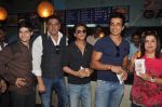 Vivaan Shah, Sonu Sood, Shah Rukh Khan, Farah Khan, Boman Irani  with Team of Happy New Year visits Gaiety Cinema in Mumbai on 28th Oct 2014 (45)_545095d9a701c.JPG