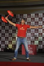Milind Soman go red as they promote Old Spice in ITC Parel, Mumbai on 29th Oct 2014 (9)_5452218404d3b.JPG