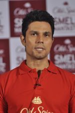 Randeep Hooda go red as they promote Old Spice in ITC Parel, Mumbai on 29th Oct 2014 (35)_5452213fbd23c.JPG
