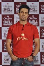 Randeep Hooda go red as they promote Old Spice in ITC Parel, Mumbai on 29th Oct 2014 (38)_545221416a8fa.JPG