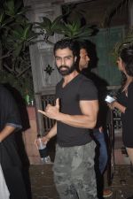Ashmit Patel snapped in Bandra on 30th Oct 2014 (83)_545386530b9bf.JPG