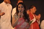 Madhuri Dixit snapped with kids in mumbai on 1st Nov 2014 (34)_54562bf190d88.JPG