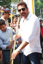 Mukesh Rishi at cleanliness drive by Nahar Group in Powai on 2nd Nov 2014 (1)_54572ba562df9.JPG