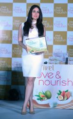 Kareena Kapoor Khan at the Unveil unique range of Vivel Launches Love & Nourish at ITC Sheraton Hotel, Saket In New Delhi on 4th Nov 2014 (18)_545a246f3e5e4.JPG