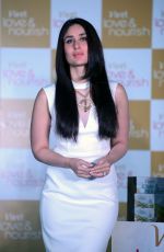 Kareena Kapoor Khan at the Unveil unique range of Vivel Launches Love & Nourish at ITC Sheraton Hotel, Saket In New Delhi on 4th Nov 2014 (30)_545a248a8f3ea.JPG