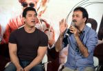 Aamir Khan, Rajkumar Hirani at Tarki Chokro song launch in Delhi on 8th Nov 2014 (22)_545f516613f29.jpg