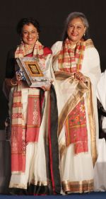 Tanuja, Jaya Bachchan at kolkatta international film festival on 10th Nov 2014 (12)_5461a69248000.jpg