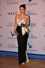 Kareena Kapoor at Grey Goose India Fly Beyond Awards in Grand Hyatt, Mumbai on 16th Nov 2014 (358)_5469a865ecaaf.JPG