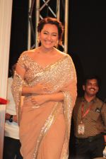 Sonakshi Sinha at Lingaa Movie Audio Launch in Mumbai on 16th Nov 2014 (53)_54698b85a34b3.jpg