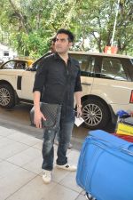 Arbaaz Khan snapped at airport in Mumbai on 17th Nov 2014 (10)_546adfa52fe0b.JPG