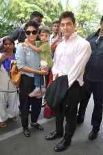 Aamir Khan, Kiran Rao leave for Arpita Khan_s Wedding in Mumbai on 18th Nov 2014 (62)_546c5a49b20a9.JPG