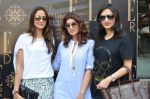 Gyarti Oberoi, Twinkle Khanna, Anu Deewan at Susanne Khan_s The Charcoal Project new collection launch in Andheri, Mumbai on 24th Nov 2014 (71)_54737f8046b4c.JPG