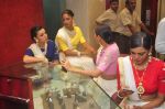 Deepti Gujral, Carol Gracias, Candice Pinto at Notandas store in bandra, Mumbai on 27th Nov 2014 (93)_5478362b20516.JPG