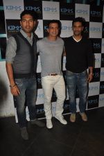 Yuvraj Singh, Timmy Narang at Kipos greek restaurant launch in bandra, Mumbai on 28th Nov 2014 (31)_54799efc64063.JPG