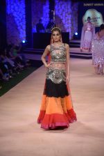 Model walk the ramp for Suneet Verma for Blenders with jewels by Azva on 29th Nov 2014 (15)_547c4a64088e7.JPG