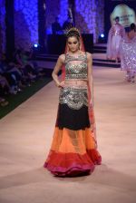 Model walk the ramp for Suneet Verma for Blenders with jewels by Azva on 29th Nov 2014 (16)_547c4a64d95dc.JPG