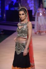 Model walk the ramp for Suneet Verma for Blenders with jewels by Azva on 29th Nov 2014 (18)_547c4a665886b.JPG