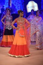 Model walk the ramp for Suneet Verma for Blenders with jewels by Azva on 29th Nov 2014 (2)_547c4a599968e.JPG