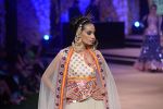 Model walk the ramp for Suneet Verma for Blenders with jewels by Azva on 29th Nov 2014 (23)_547c4a6a9fd19.JPG