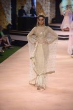 Model walk the ramp for Suneet Verma for Blenders with jewels by Azva on 29th Nov 2014 (63)_547c4a96961ab.JPG