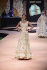 Model walk the ramp for Suneet Verma for Blenders with jewels by Azva on 29th Nov 2014 (70)_547c4a9e1d367.JPG