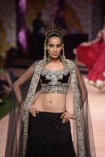 Model walk the ramp for Suneet Verma for Blenders with jewels by Azva on 29th Nov 2014 (81)_547c4aabc673d.JPG
