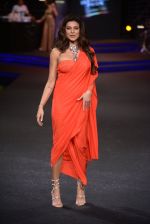 Sushmita Sen walk the ramp for Shivan Naresh at Blenders Pride Fashion Tour 2014 on 30th Nov 2014 (73)_547c5b15e48b8.JPG