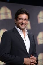 Wasim Akram walk the ramp for Suneet Verma for Blenders with jewels by Azva on 29th Nov 2014 (150)_547c4a366179a.JPG