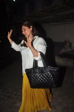 Dimple Kapadia snapped at PVR in mumbai on 1st Dec 2014 (7)_547d621f0a53d.JPG